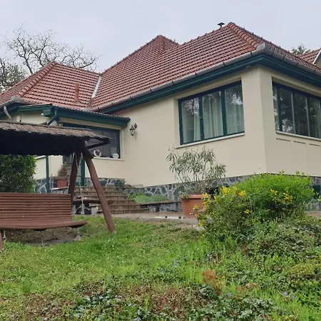 بيت للعطل Edit